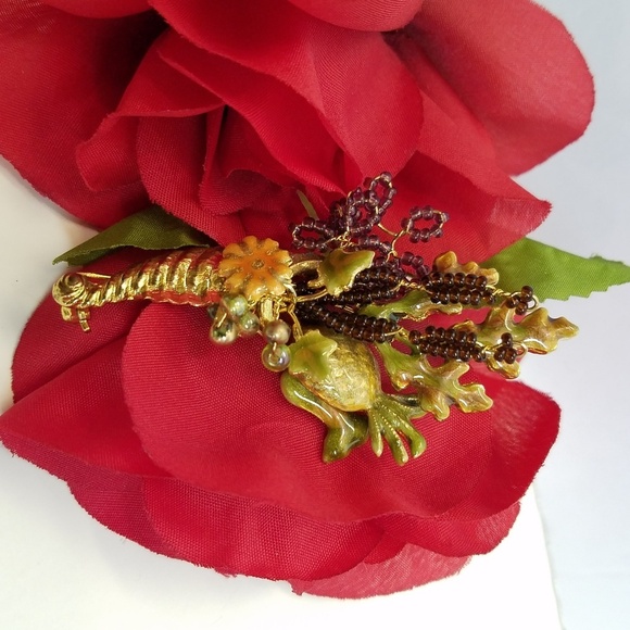 None Brooch Horn of Plenty Pin Thanksgiving Fall Green Peach Cornucopia - Picture 2 of 8